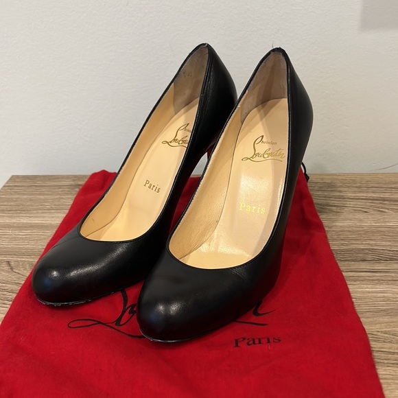 Authentic Christian Louboutin 6.5 US in Black Leather Pump Round Toe - Picture 3 of 10